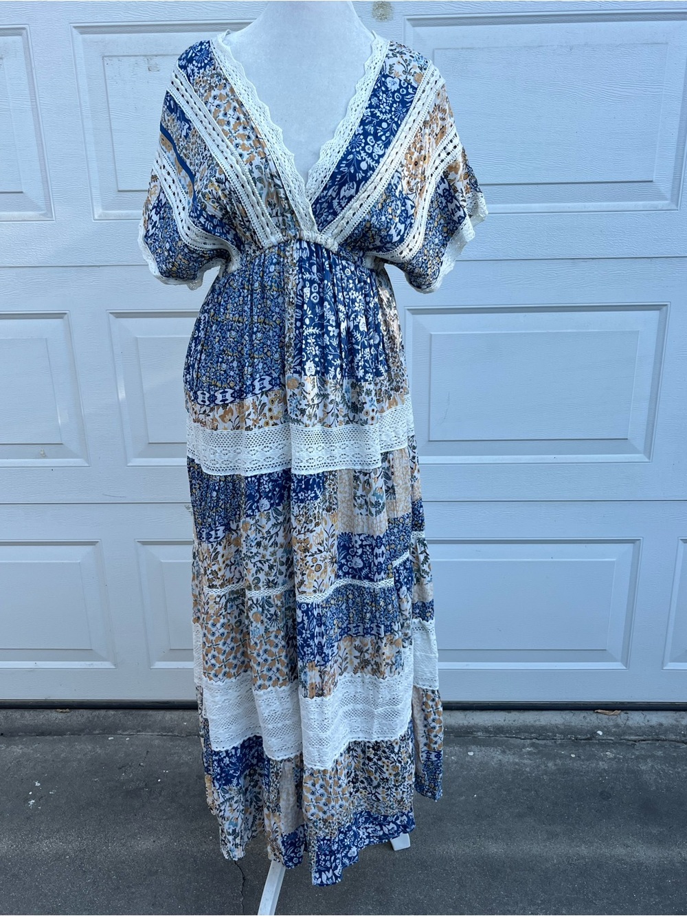 Women's Angie Rayon Blue and Beige Floral Lace-Trim Maxi Dress M